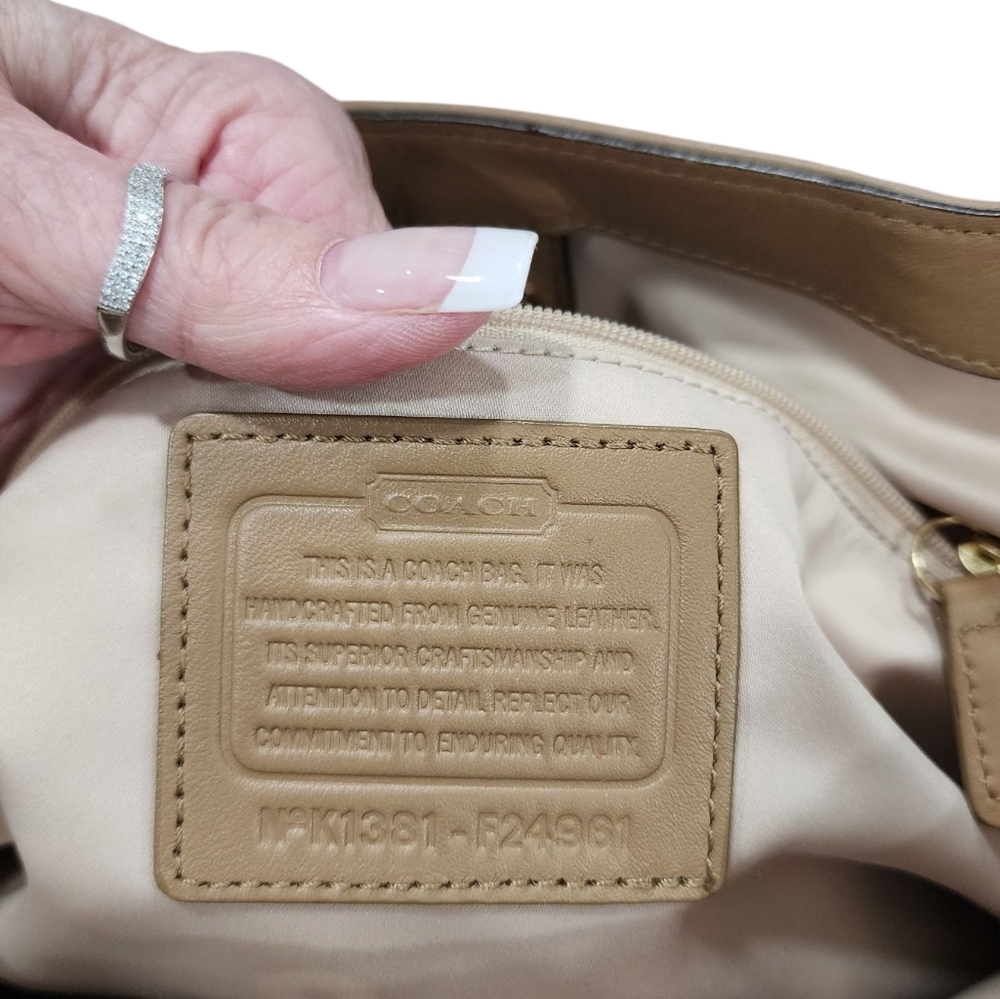 Coach Tan Leather Shoulder Bag with Matching Wallet - Picture 9 of 16